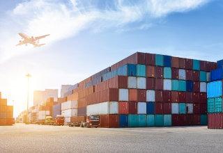 Import & Export – shipping containers